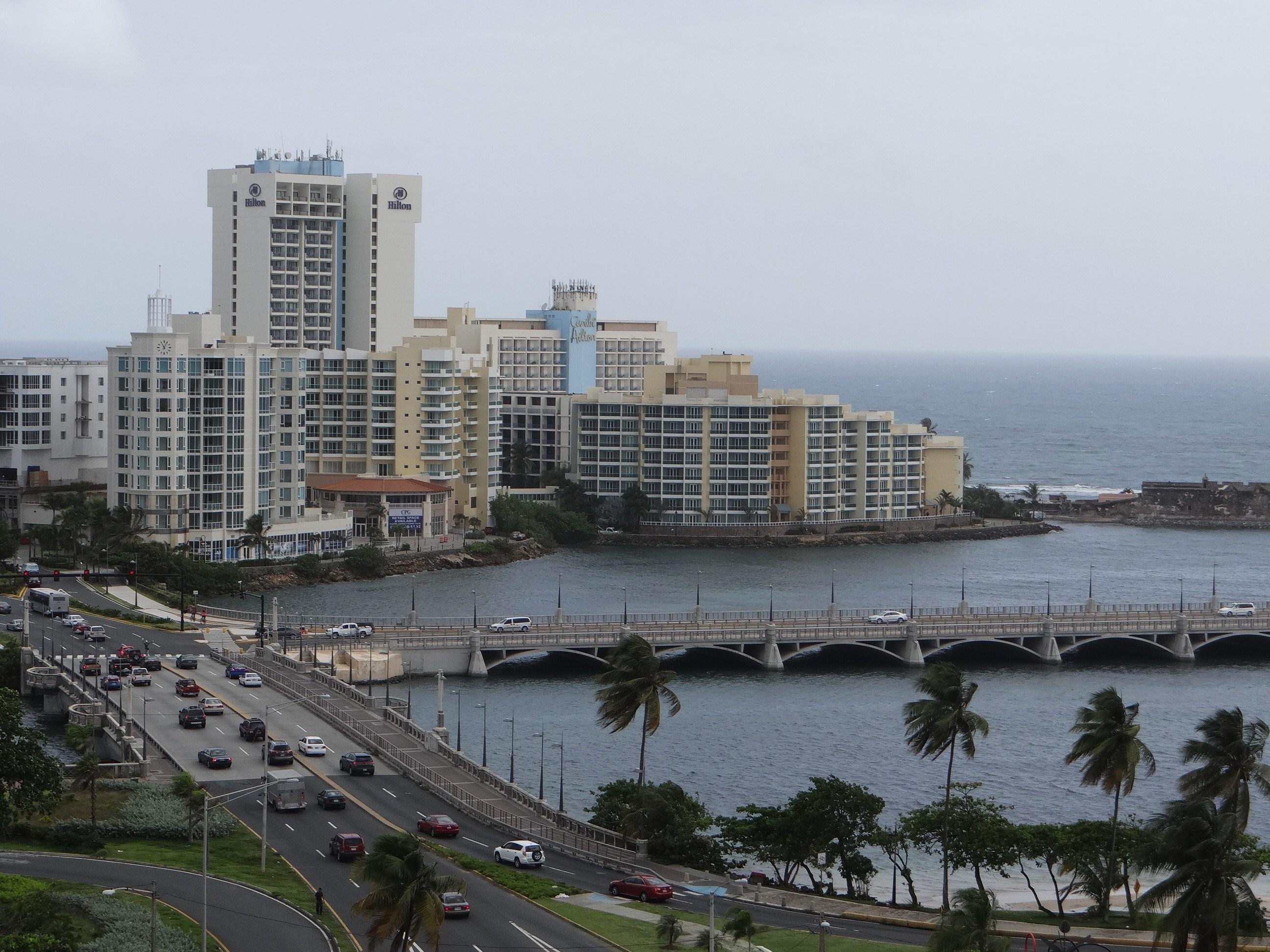 Vista desde la azotea del Edificio del Departamento de Justicia - San Juan (Miramar) - 2013 00016